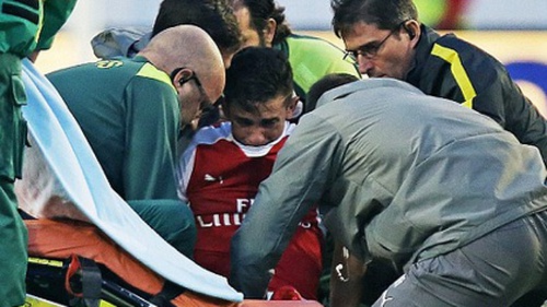 Arsenal 3-2 Man City: Ông Wenger lại mất quân trong trận đấu vô thưởng vô phạt